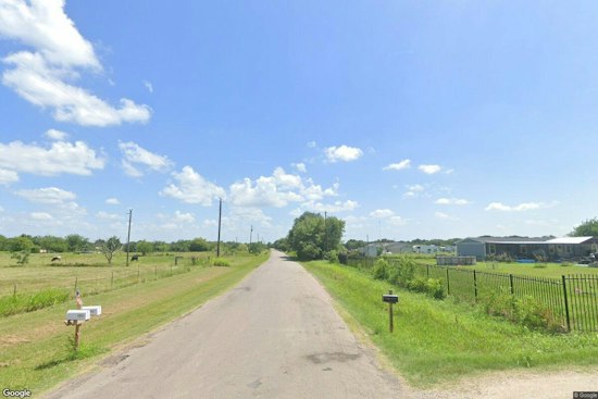 Wills Point Man, 26, Dies After SUV Hits Tree on Hunt County Road