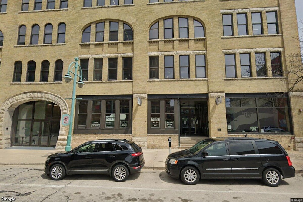 Wisconsin's First bb.q Chicken Fries Up in Third Ward's Old Char'd Space
