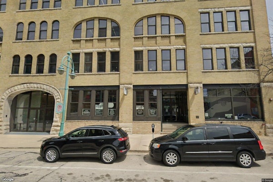 Wisconsin's First bb.q Chicken Fries Up in Third Ward's Old Char'd Space