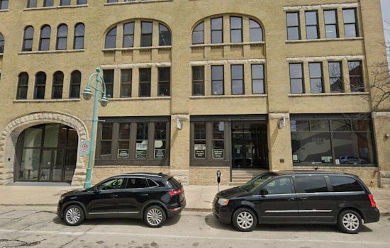 Wisconsin's First bb.q Chicken Fries Up in Third Ward's Old Char'd Space