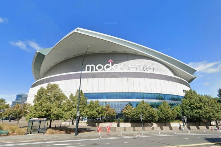 Wyden Threatens NBA Owners Over Tax Perks to Keep Blazers in Portland