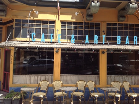 Momi Toby’s Stays A Quiet Place In A Busy Neighborhood
