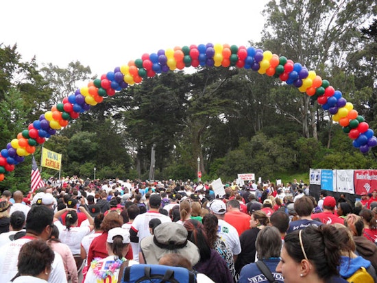 Inner Sunset Weekend: AIDS Walk, Talk To Strangers, Flower Piano And More