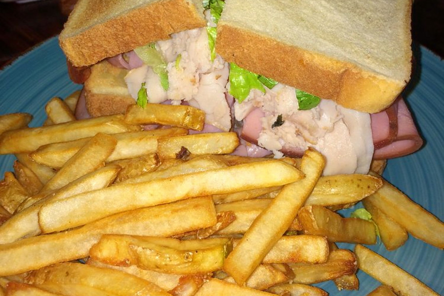 Porch & Patio brings American fare, craft beers to Kenner