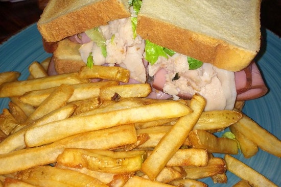 Porch & Patio brings American fare, craft beers to Kenner