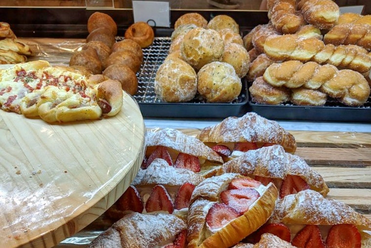 French-Asian bakery Tous les Jours opens in Chinatown