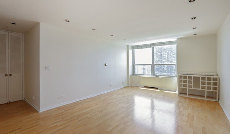What will $1,600 rent you in Chicago?