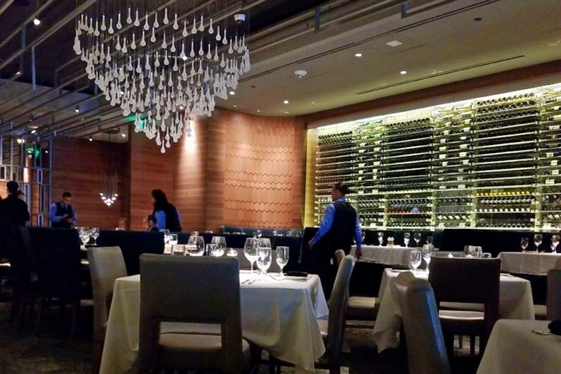 Del Frisco S Brings Its Upscale Steakhouse Fare To Back Bay