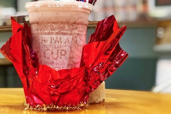 Custom Fitstop brings fruit smoothies and protein shakes to Canoga Park