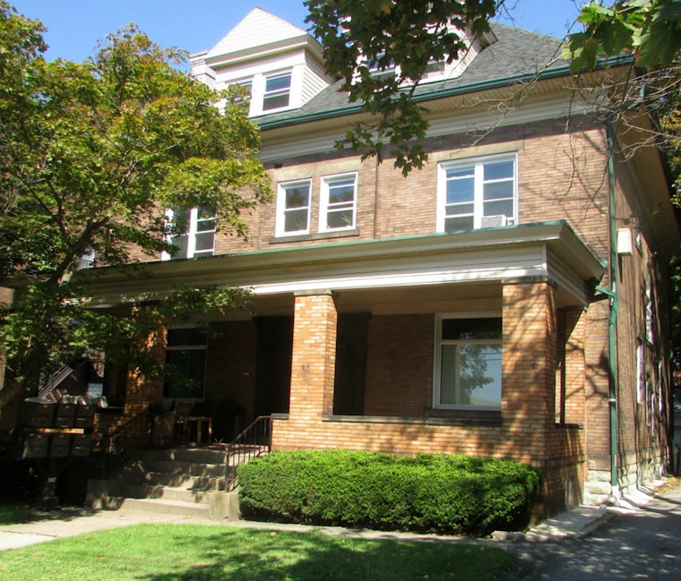 What does $900 rent you in Squirrel Hill South, today?