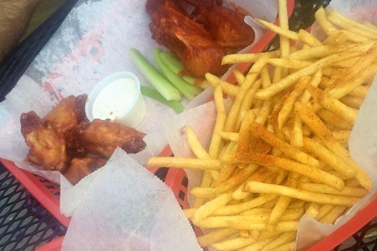 Sports bar Ravenswood Station opens its doors