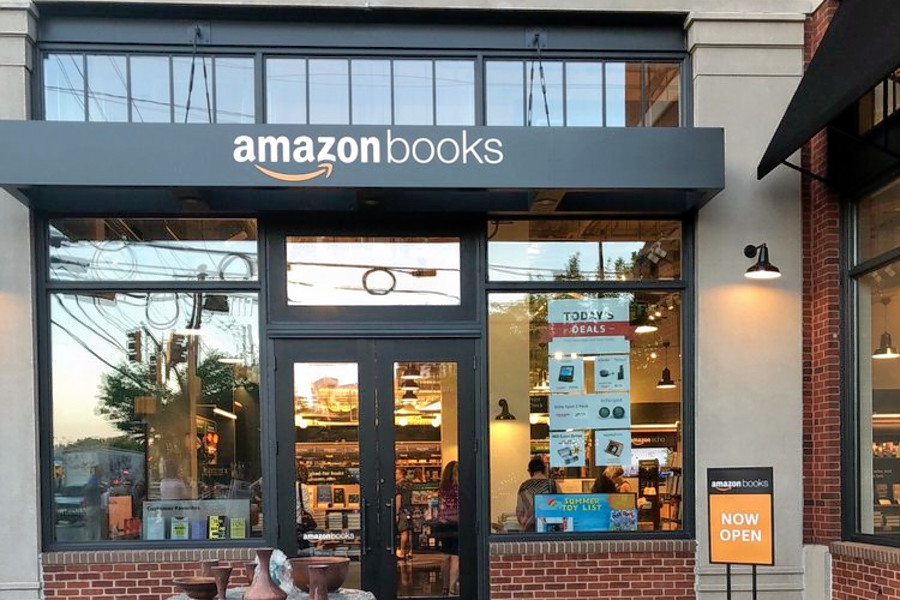 Amazon opens brickandmortar bookstore in Bethesda Row