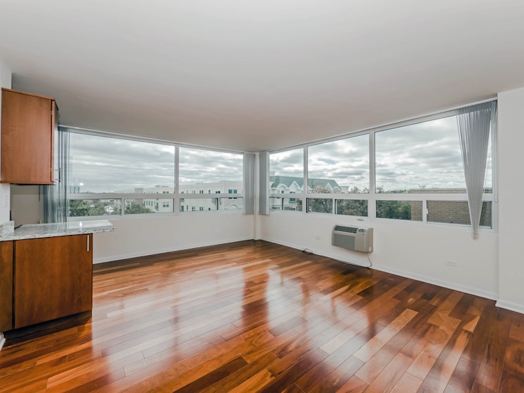 What does $1,300 rent you in Evanston?