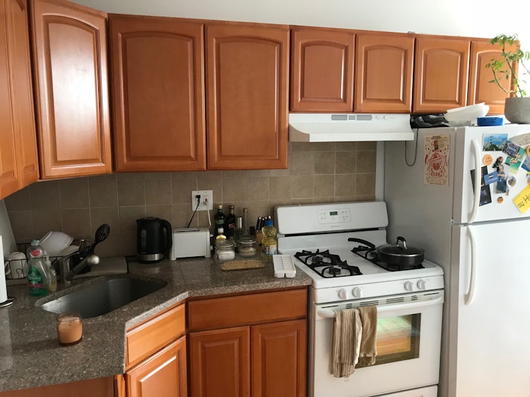 What's the cheapest rental available in Astoria?