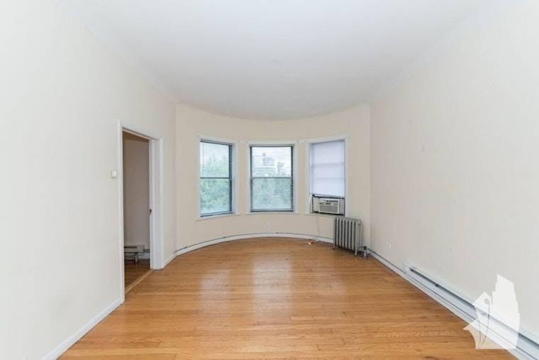 What will $1,400 rent you in Wrigleyville, right now?