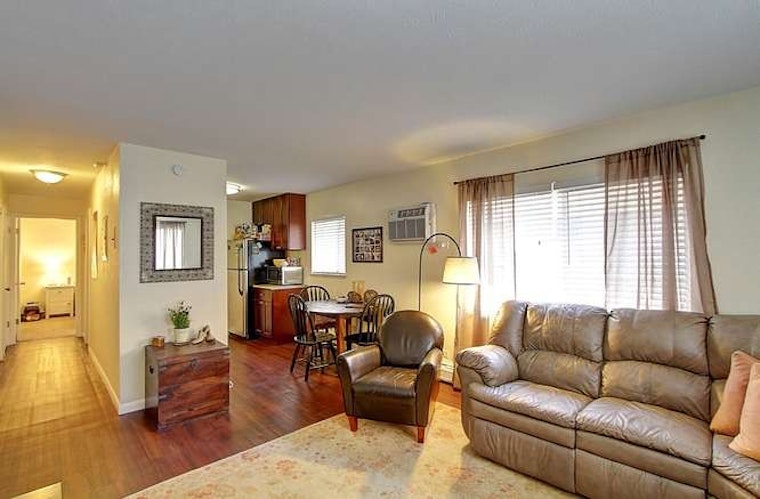 What will $1,200 rent you in Congress Park, right now?