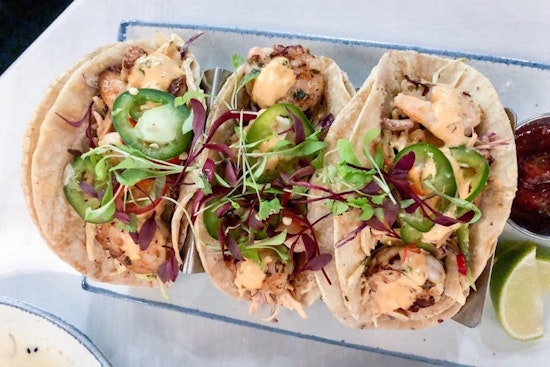 Hampton Social debuts fresh location in Streeterville