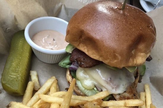 Burger Yard opens on Española Way with organic burgers, milkshakes and more