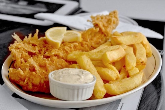 Aruba Fish & Chicks brings seafood, fried chicken and more to West Oaks