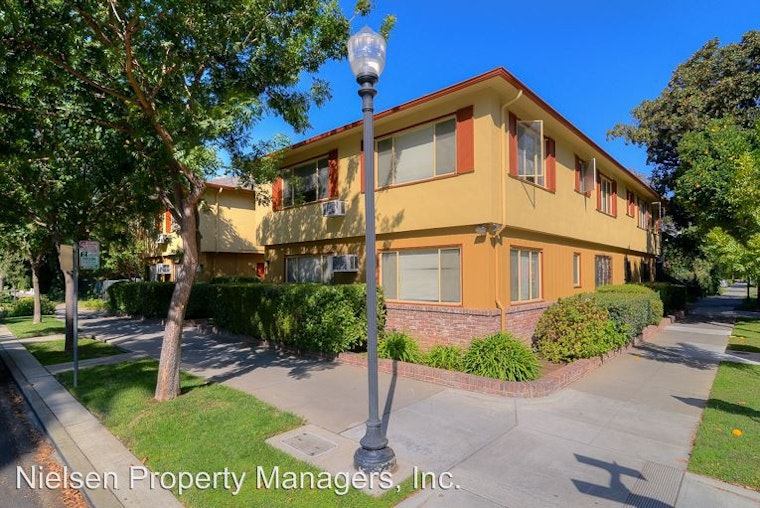 What's the cheapest apartment available in Midtown Sacramento right now?