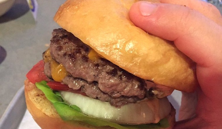Charlie's on the Avenue opens in Del Ray with food, drinks and TVs tuned to sports