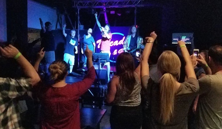 Decades Bar and Grill opens in Anaheim with booze, bites and live music