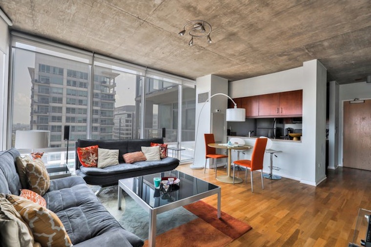 Renting in Chicago: What will $2,400 get you?
