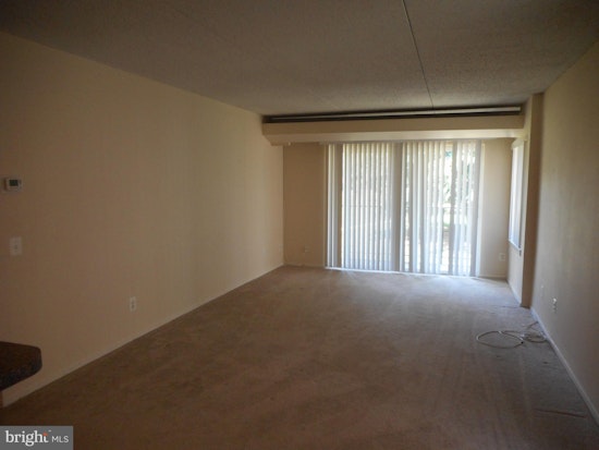 What will $1,400 rent you in Landmark-Van Dom, right now?