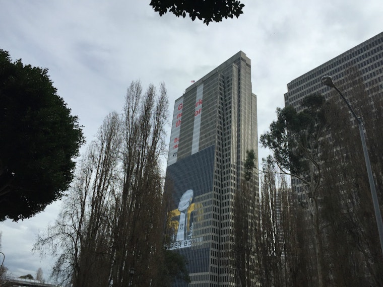 High-Rise Verizon Ads On 4 Embarcadero Are Coming Down