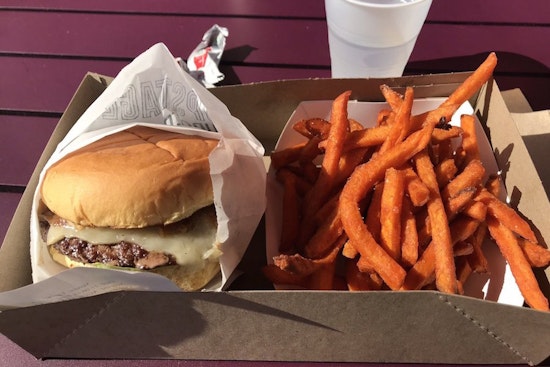 Upstage Burger brings burgers and more to DTLA's Music Center Plaza
