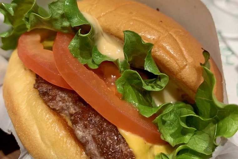 Get burgers, shakes and more at Wrigleyville's new Shake Shack