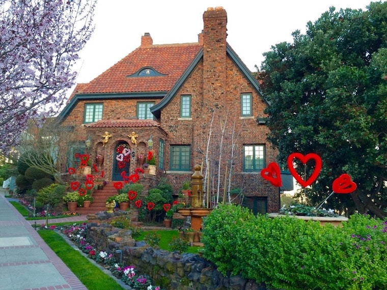 The Story Of Corona Heights' 'Storybook House' And Its Holiday Decor