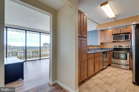 What will $1,600 rent you in Landmark-Van Dom, right now?