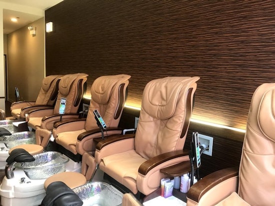 New nail salon To Magic Nails opens its doors