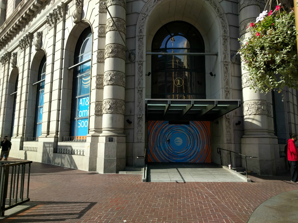 AT&T closing flagship downtown SF store