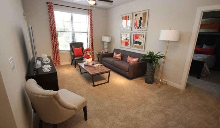 What will $1,100 rent you in Mahncke Park, right now?