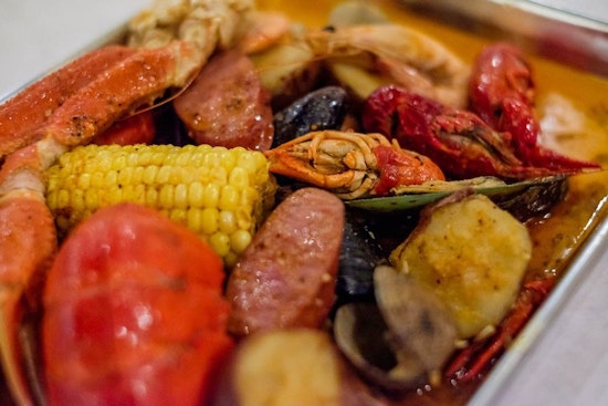 Score seafood boils and more at Lincoln Park's new Jumbo Crab