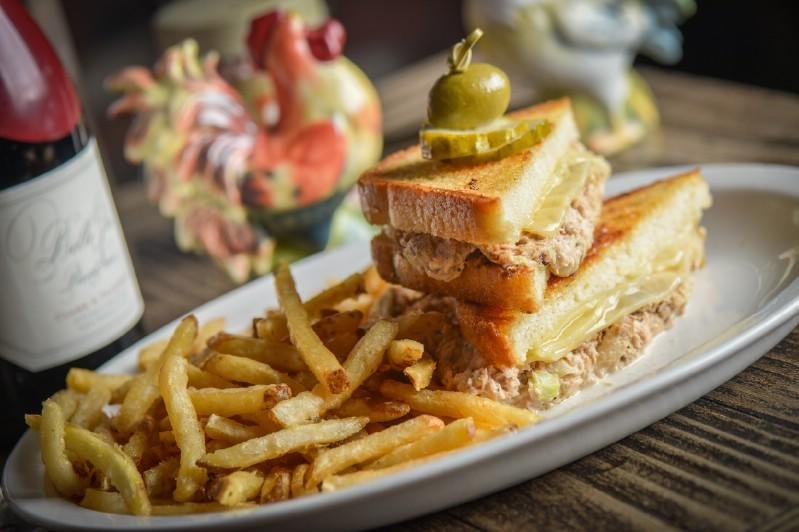 The 5 best dive bars in Phoenix