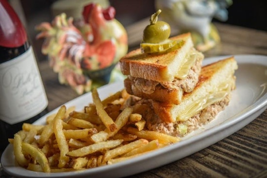 The 5 best dive bars in Phoenix