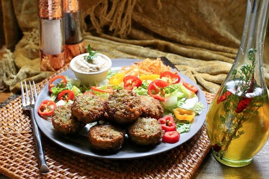 New Mediterranean spot OBA Mediterranean Giro & Grill debuts in Forest Hills