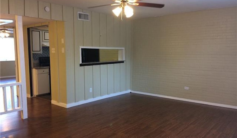 What's the cheapest rental available in Oak Lawn, right now?
