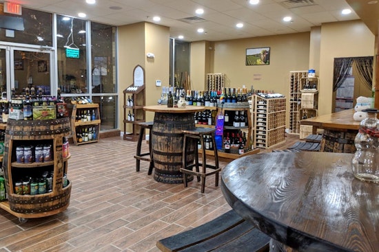 New wine bar Pour Vino n’ Hops now open in Town Center