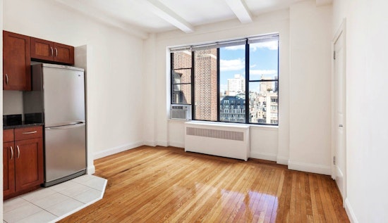 What will $2,600 rent you in Lincoln Square, right now?