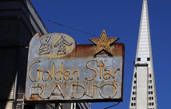 Touring Chinatown's Fading Neon Signs, Part 1
