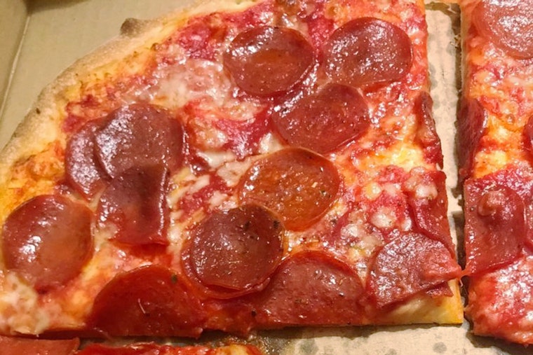 Top pizza choices in Beverly for takeout and dining in