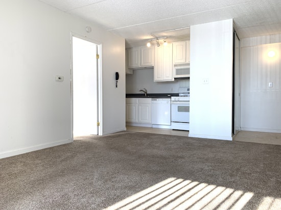 What does $900 rent you in Aurora, today?