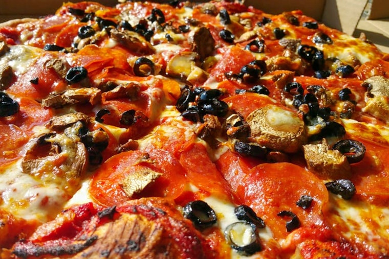 Top pizza choices in Clovis for takeout and dining in