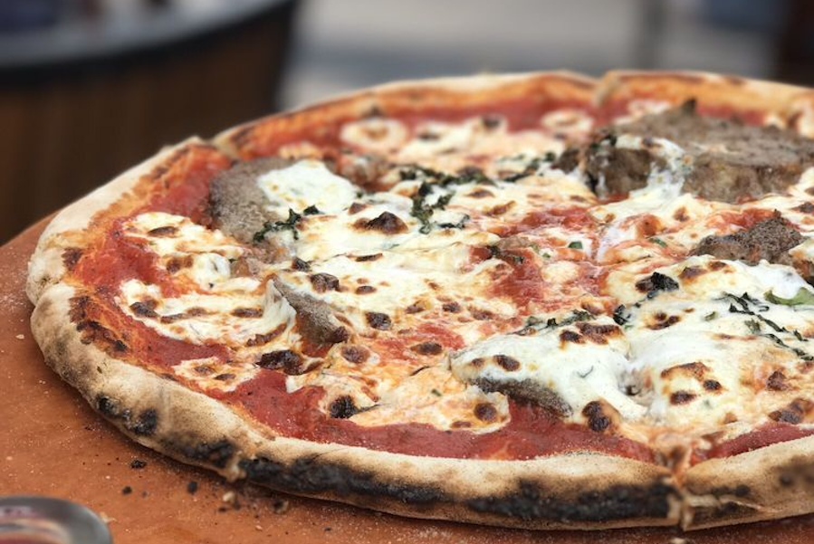 Top pizza choices in Alexandria for takeout and dining in