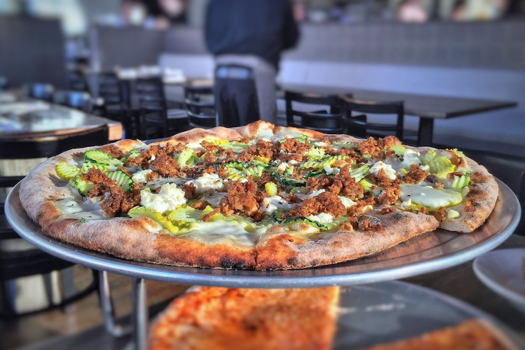 Top pizza choices in Alameda for takeout and dining in