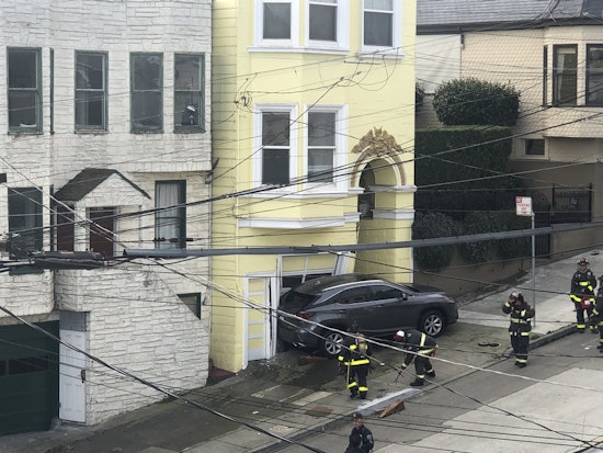 Car crash into building leads to gas leak, evacuation in North Beach